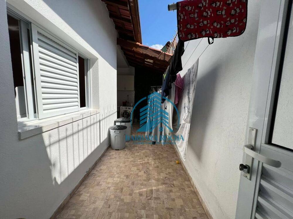 Casa à venda com 3 quartos, 271m² - Foto 16