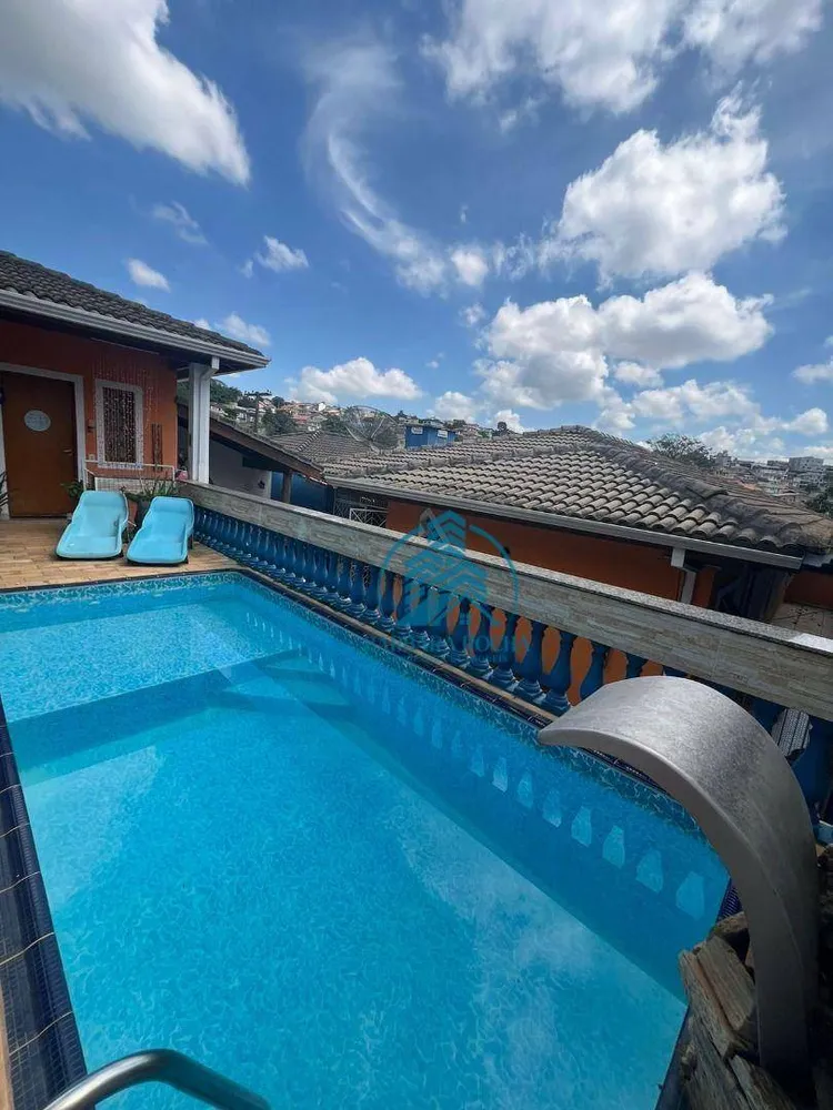 Casa, 3 quartos, 245 m² - Foto 1
