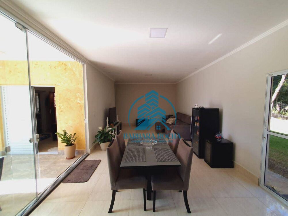 Chácara à venda com 3 quartos, 200m² - Foto 1