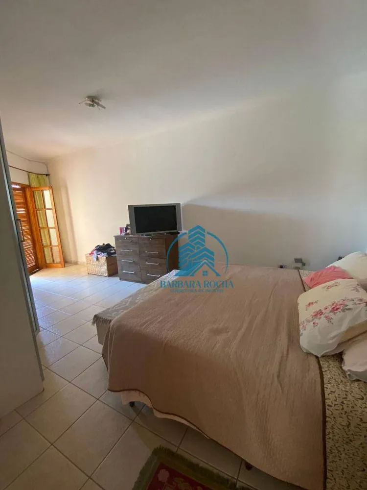 Casa, 4 quartos, 226 m² - Foto 1