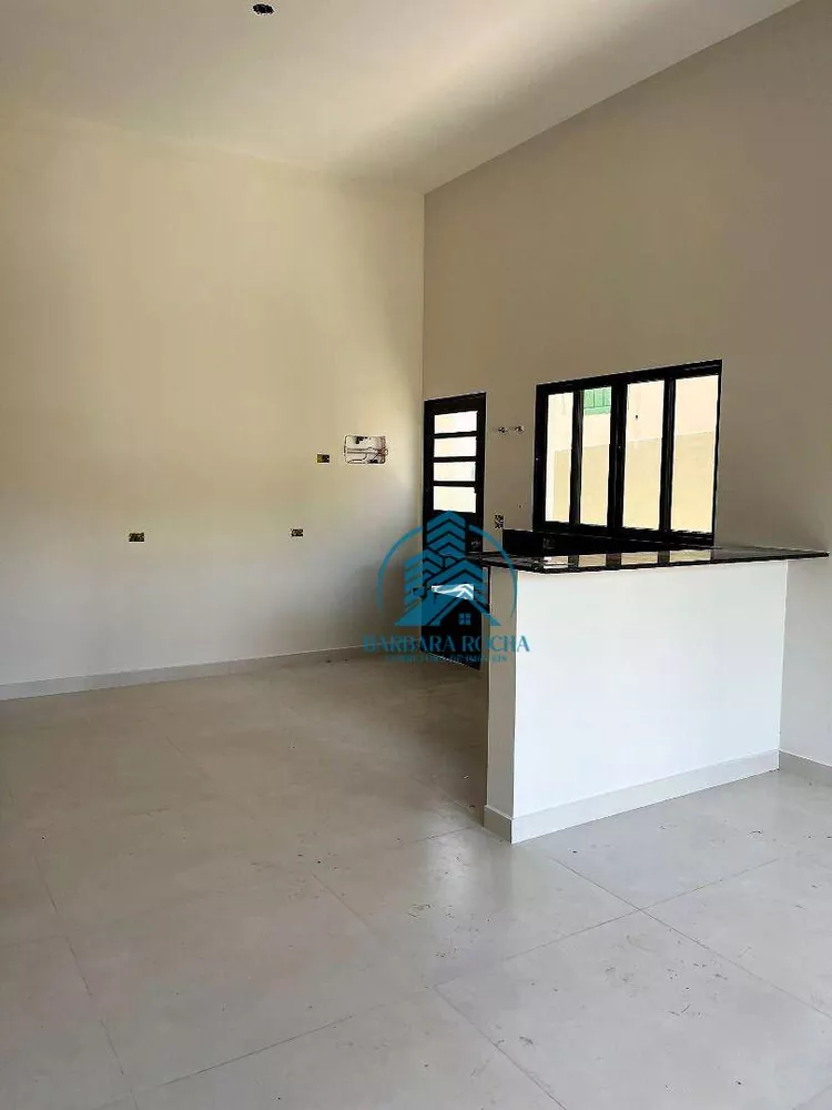 Casa à venda com 3 quartos, 94m² - Foto 2