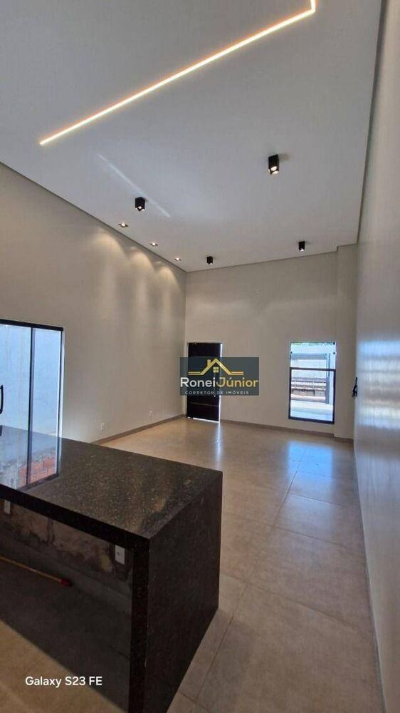 Casa à venda com 3 quartos, 102m² - Foto 1
