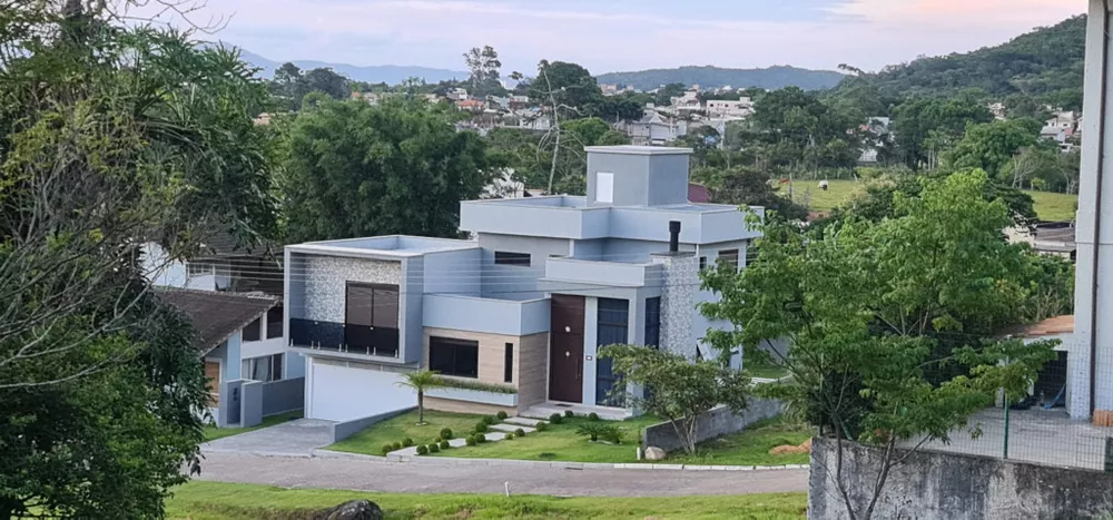 Casa de Condomínio à venda com 4 quartos, 234m² - Foto 1