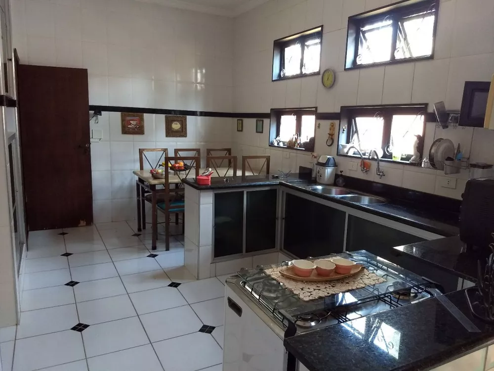 Casa à venda com 4 quartos, 320m² - Foto 13