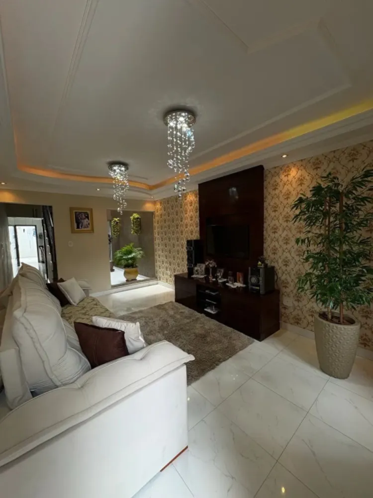 Casa, 3 quartos, 174 m² - Foto 1