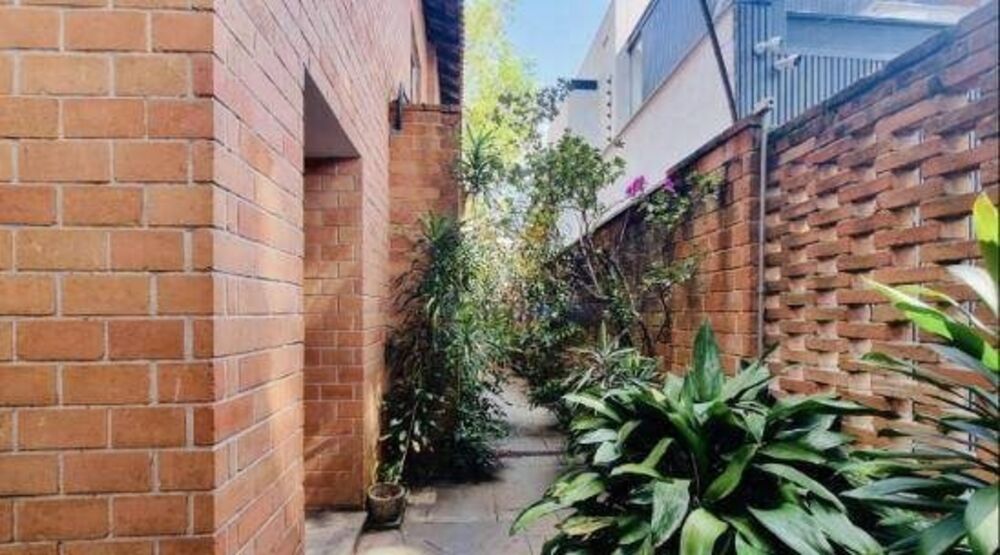 Casa à venda com 4 quartos, 412m² - Foto 1