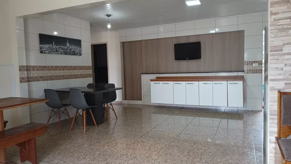 Casa à venda e aluguel com 3 quartos, 382m² - Foto 1