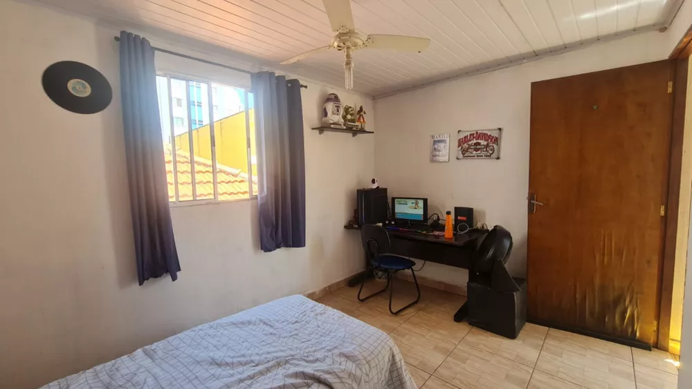 Casa à venda com 5 quartos, 210m² - Foto 4