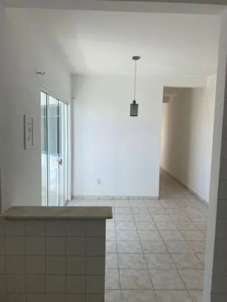Casa à venda com 2 quartos, 75m² - Foto 2