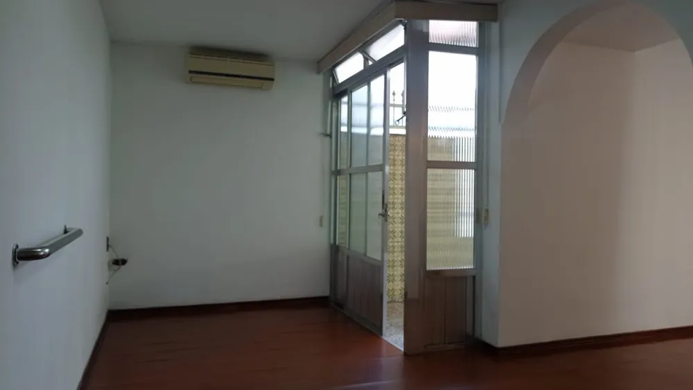 Casa, 4 quartos, 220 m² - Foto 1