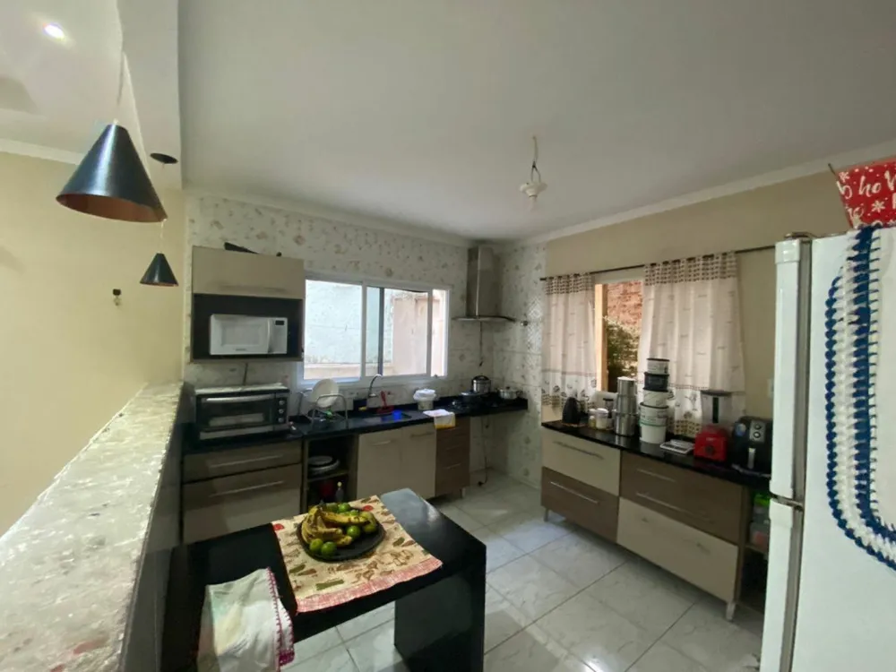 Casa, 4 quartos, 195 m² - Foto 2