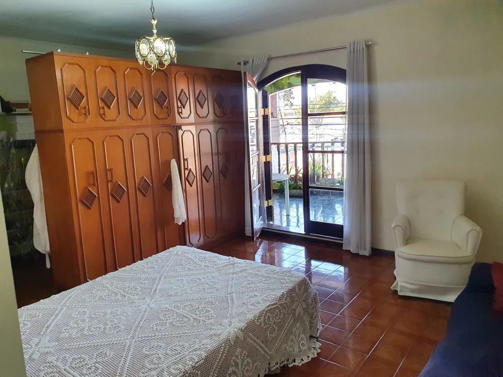 Casa, 3 quartos, 242 m² - Foto 1