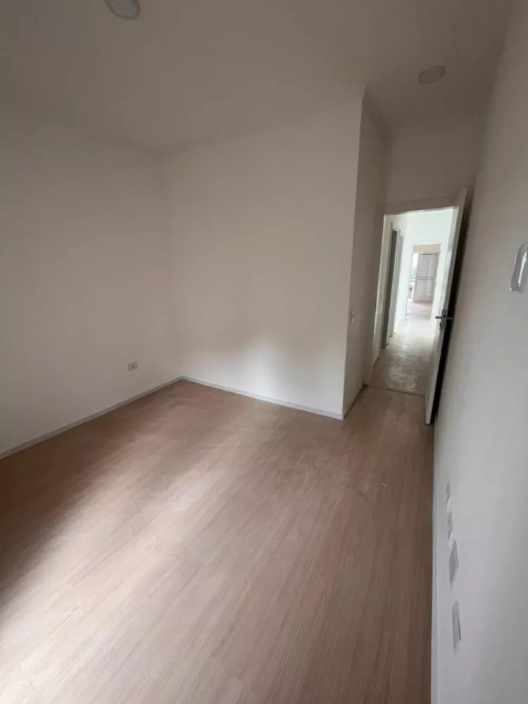 Casa à venda e aluguel com 3 quartos, 140m² - Foto 2