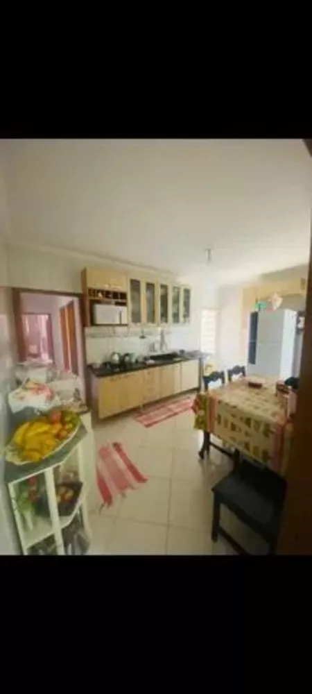 Casa à venda com 2 quartos, 128m² - Foto 2