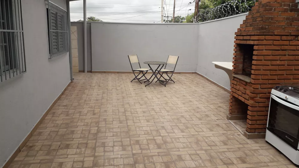 Casa à venda com 3 quartos, 100m² - Foto 2