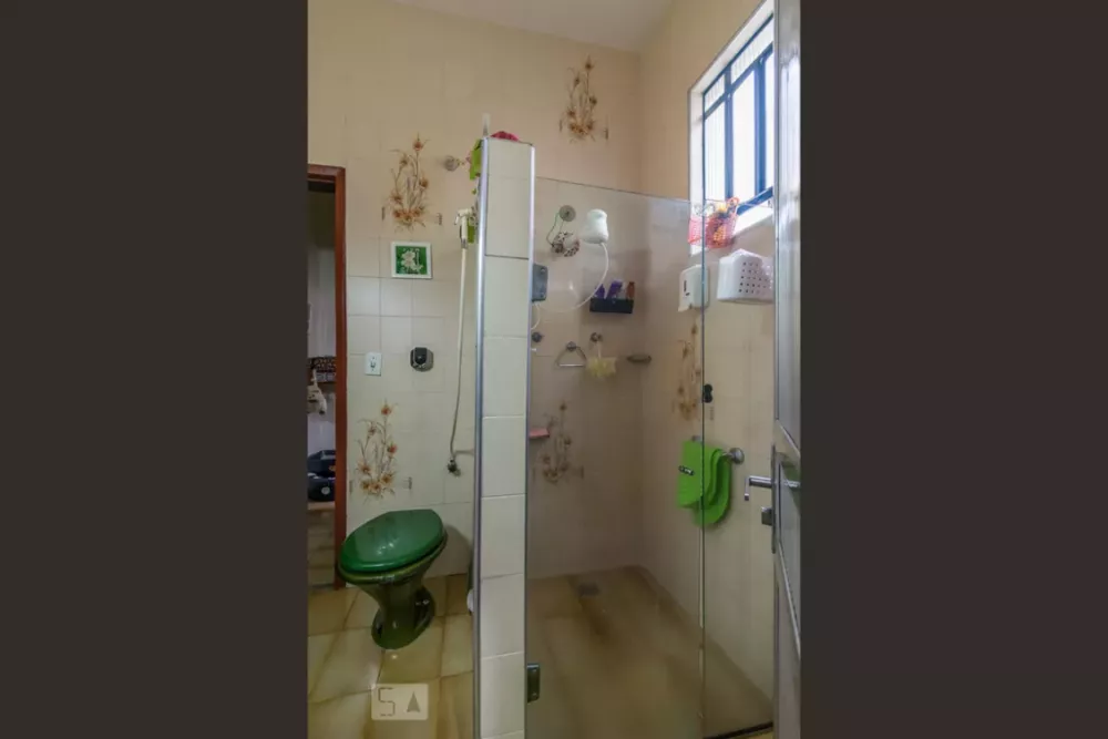 Casa à venda com 5 quartos, 200m² - Foto 1