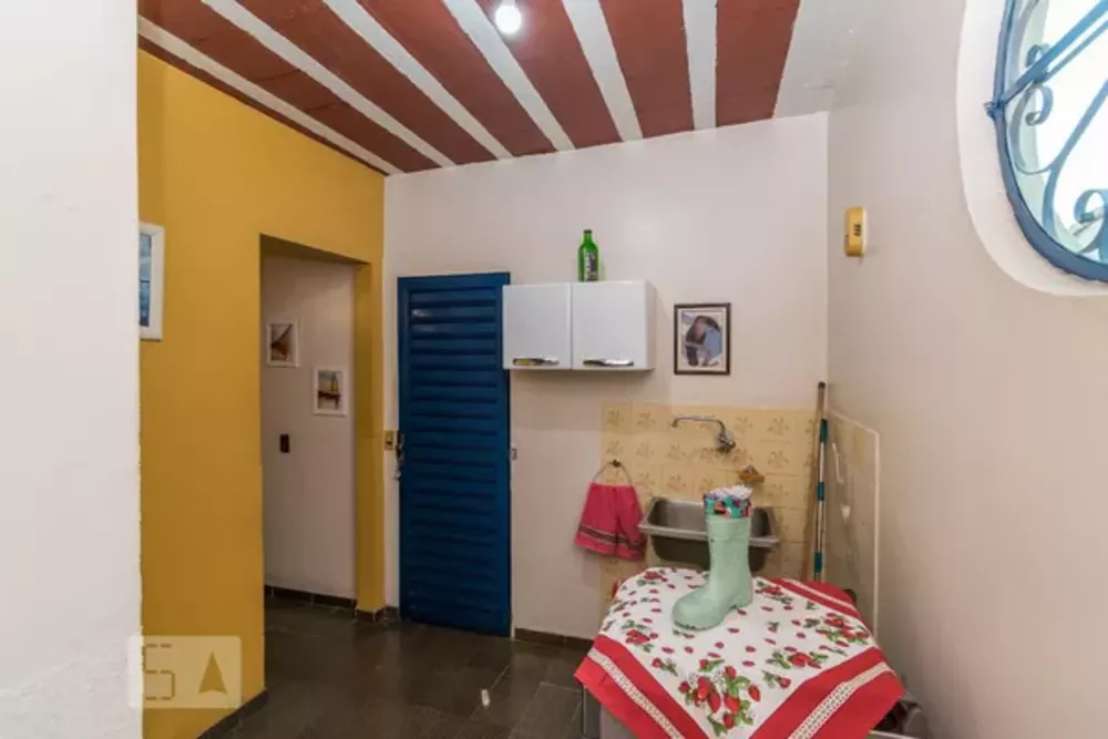 Casa à venda com 5 quartos, 200m² - Foto 3