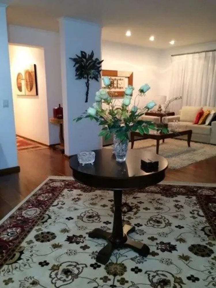 Casa, 4 quartos, 240 m² - Foto 1