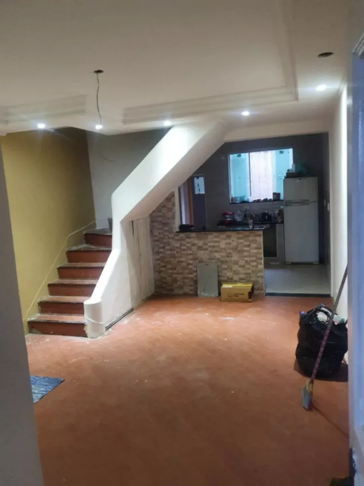 Casa à venda com 3 quartos, 175m² - Foto 2