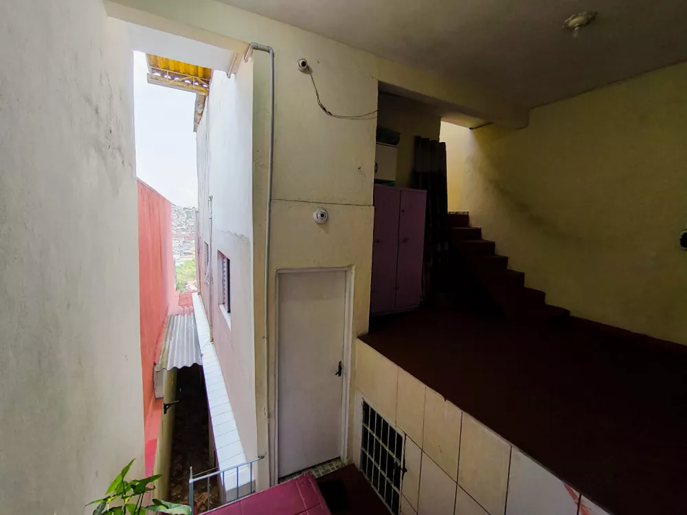 Casa à venda com 6 quartos, 400m² - Foto 2