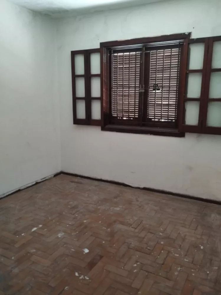 Casa à venda e aluguel com 3 quartos, 160m² - Foto 2