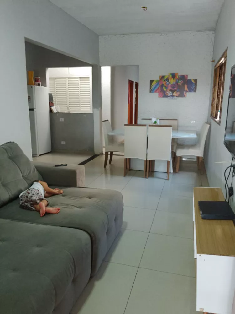 Casa à venda com 3 quartos, 96m² - Foto 1