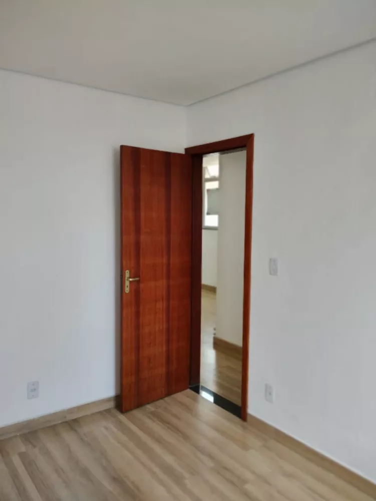 Apartamento à venda com 3 quartos, 68m² - Foto 2