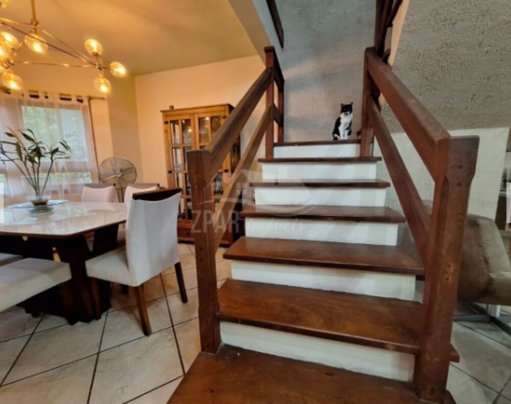 Casa à venda com 3 quartos, 157m² - Foto 1