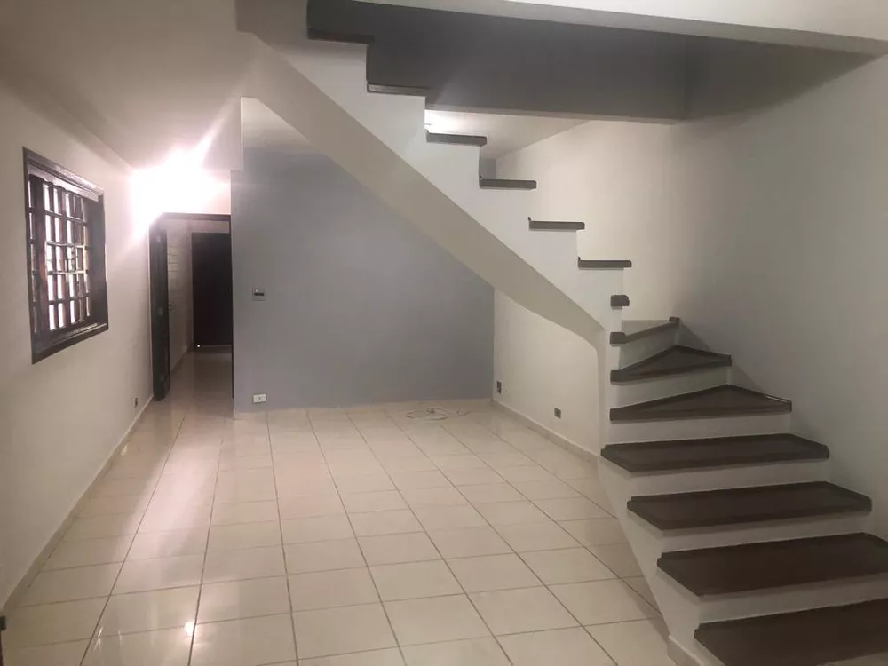 Casa à venda com 3 quartos, 178m² - Foto 4