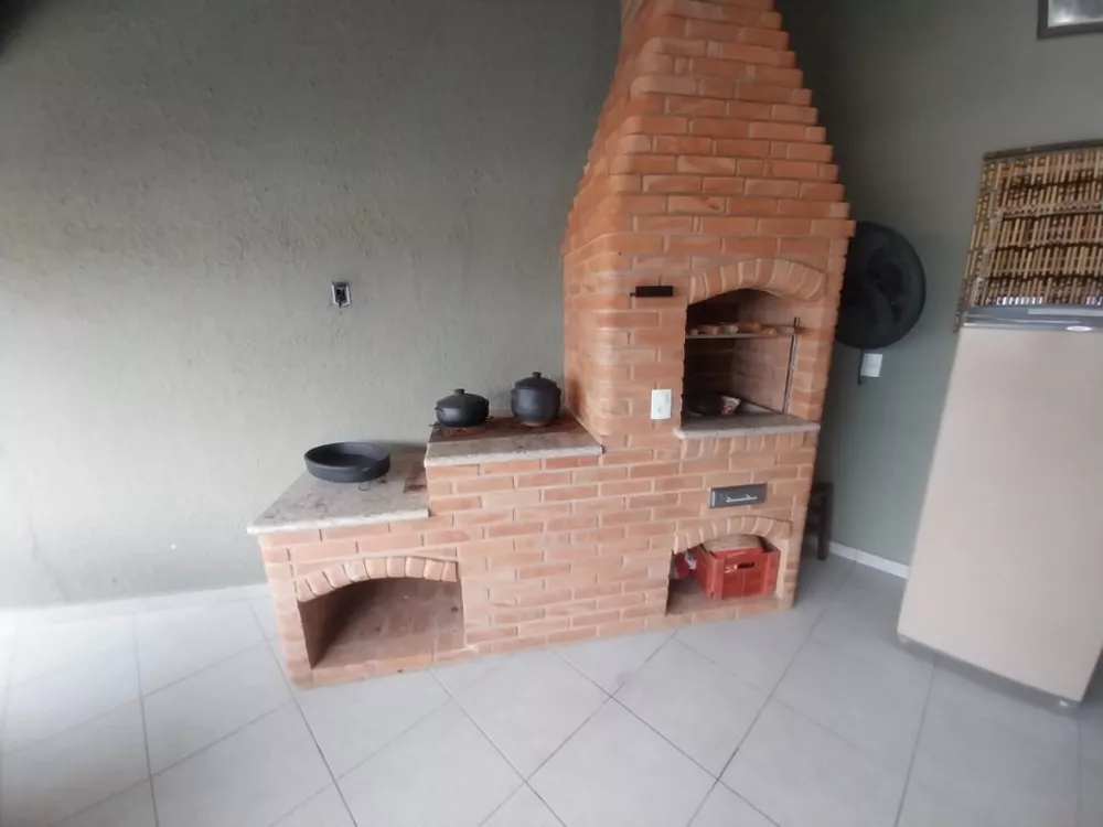 Casa à venda e aluguel com 3 quartos, 256m² - Foto 3