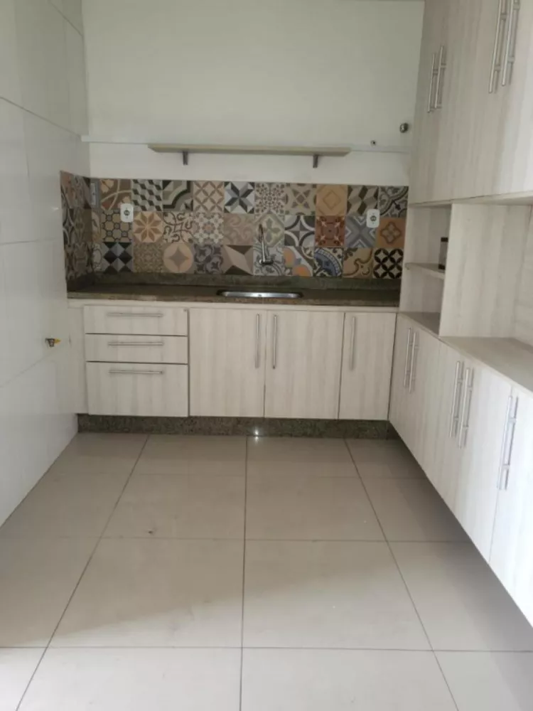 Apartamento para alugar com 3 quartos, 140m² - Foto 17