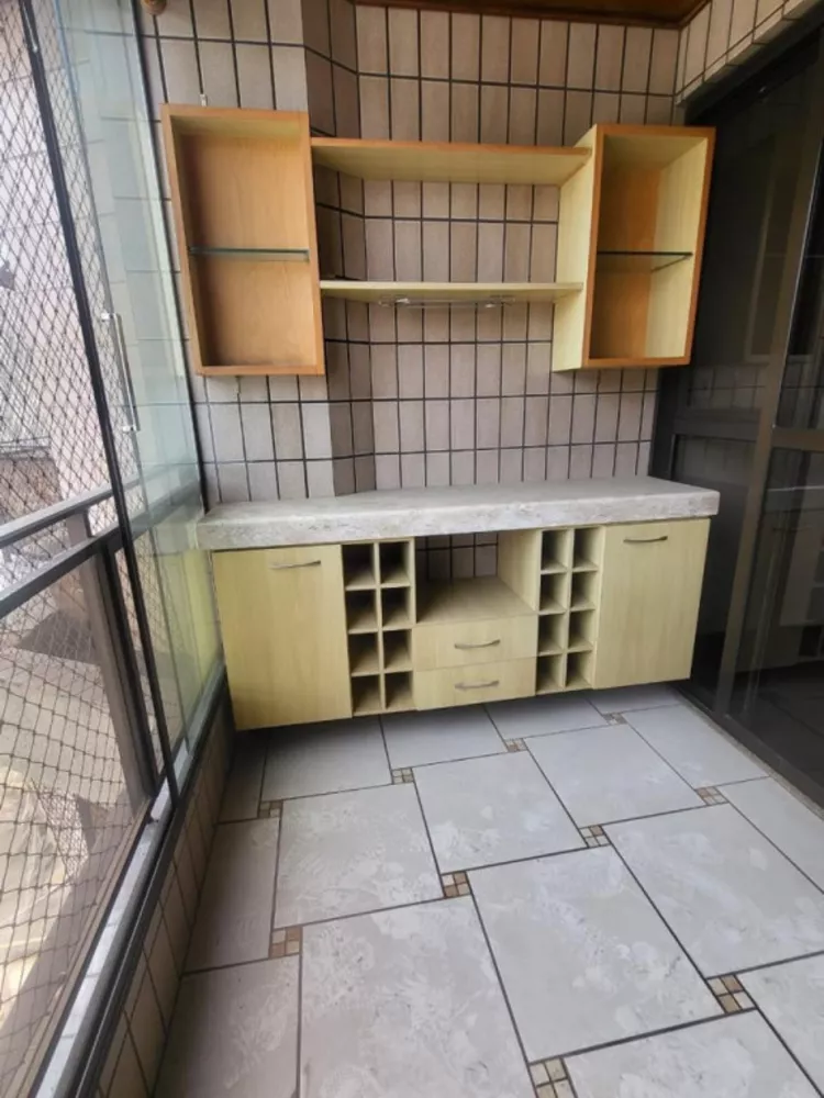 Apartamento para alugar com 3 quartos, 140m² - Foto 10