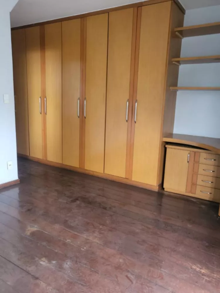 Apartamento para alugar com 3 quartos, 140m² - Foto 2