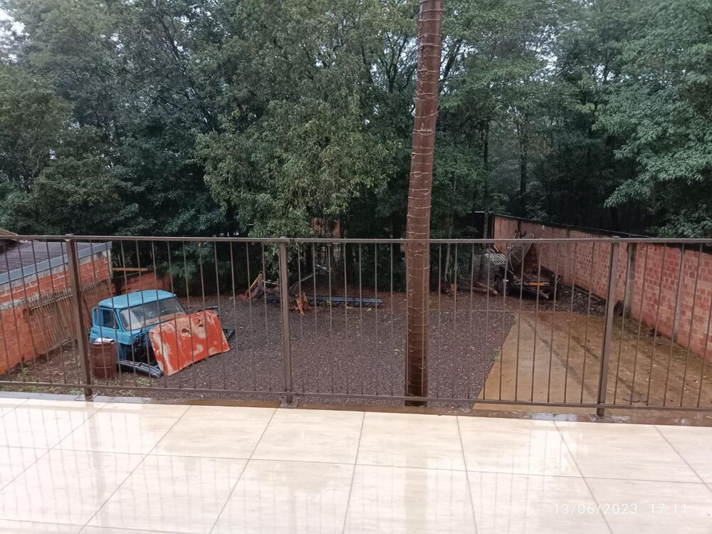 Casa à venda com 3 quartos, 210m² - Foto 1