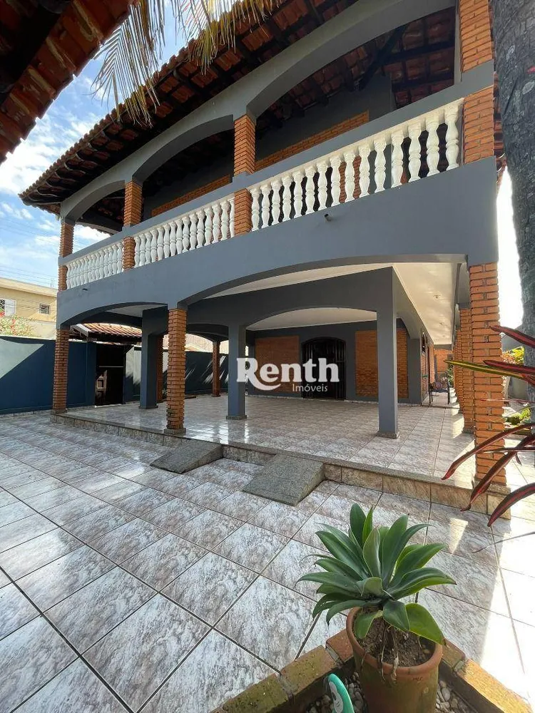 Sobrado, 3 quartos, 244 m² - Foto 1