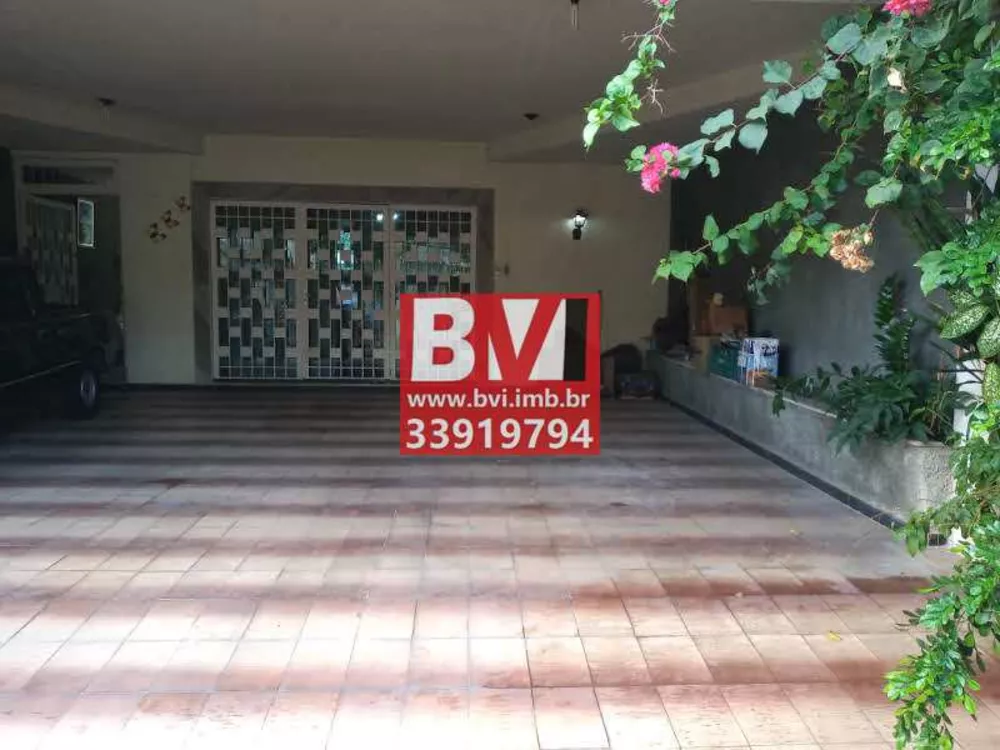 Casa à venda com 3 quartos, 250m² - Foto 1