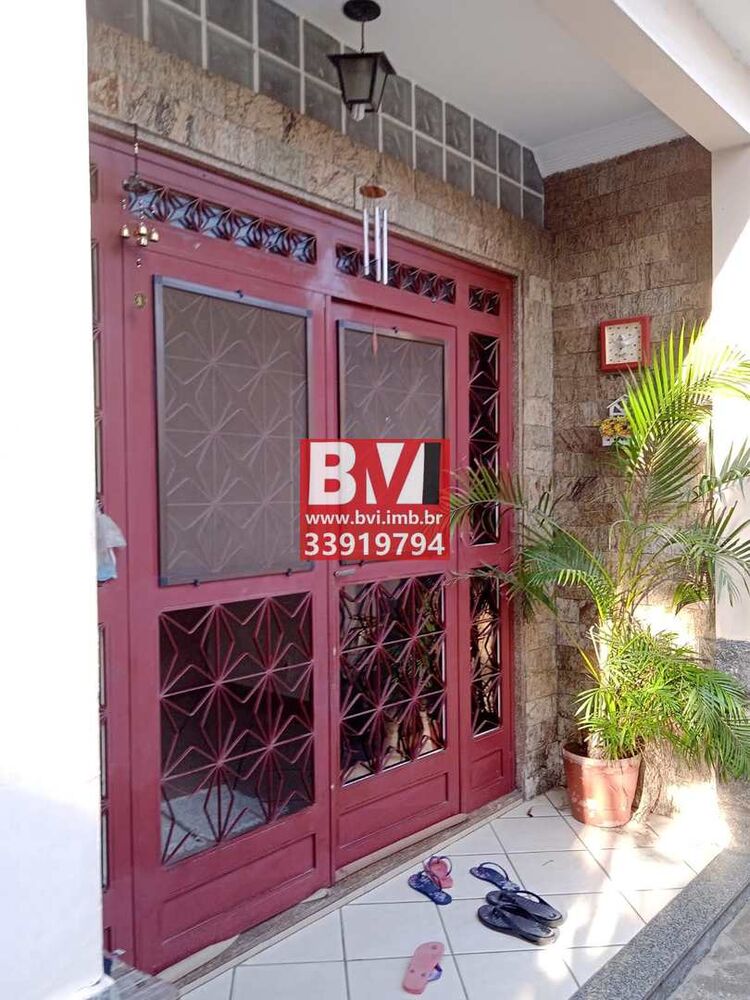 Casa à venda com 4 quartos, 60m² - Foto 1