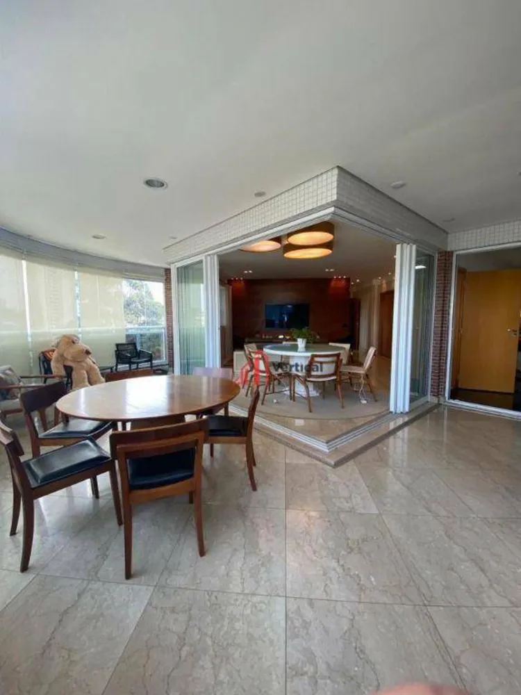 Apartamento, 3 quartos, 200 m² - Foto 1
