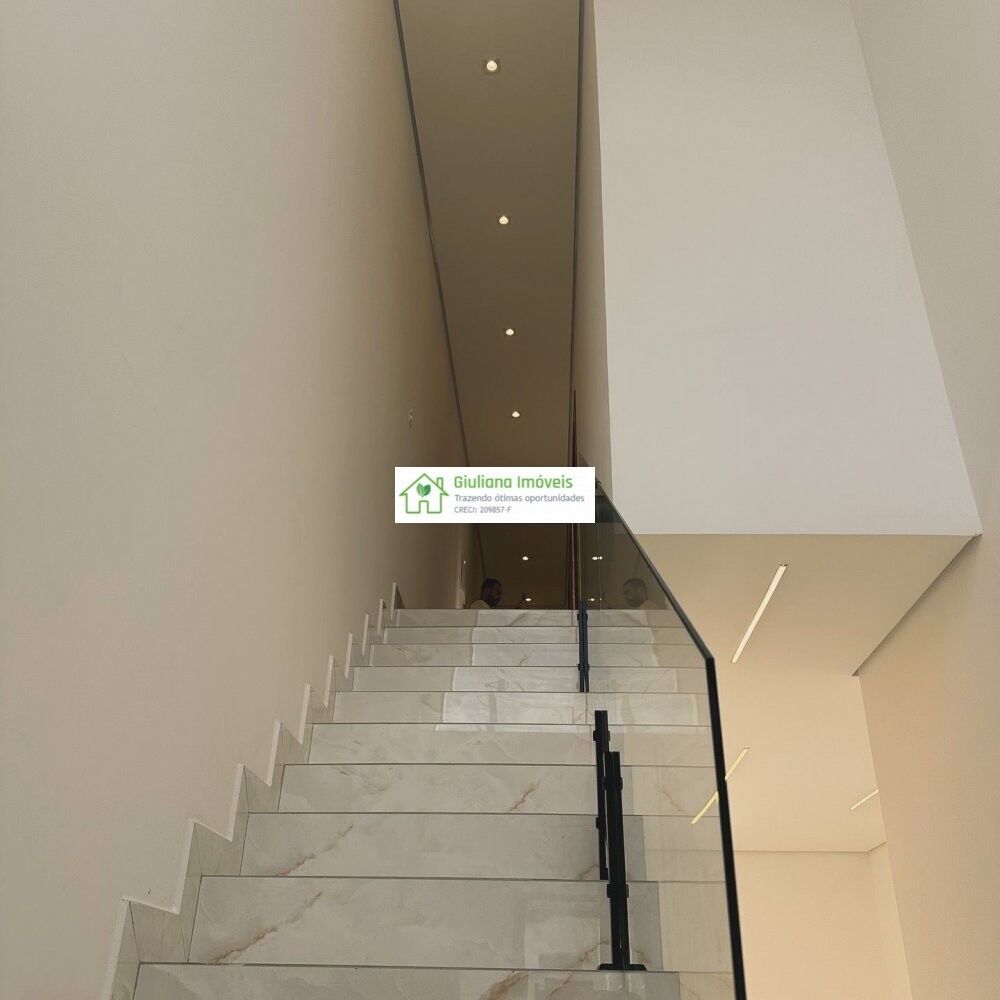 Casa à venda com 3 quartos, 158m² - Foto 1