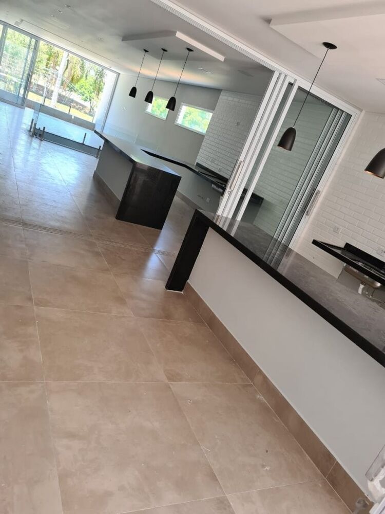 Casa à venda com 3 quartos, 330m² - Foto 4
