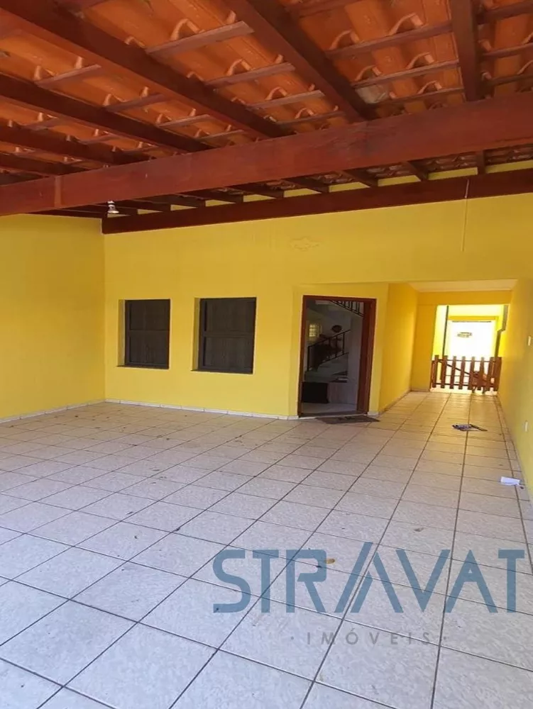 Casa à venda com 3 quartos, 138m² - Foto 1