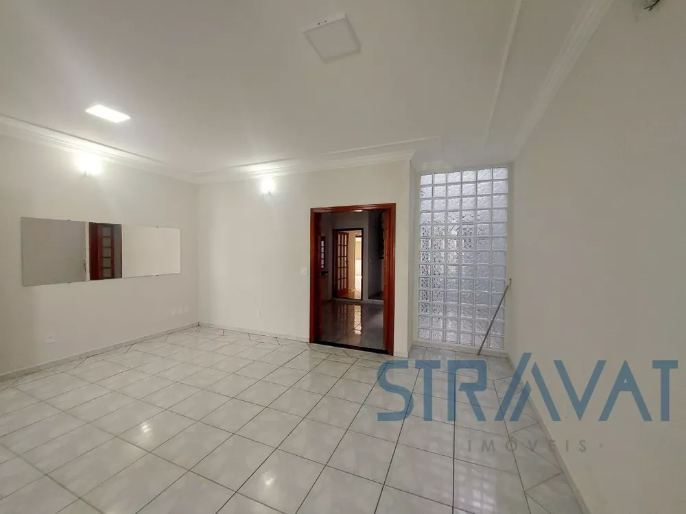 Casa à venda com 4 quartos, 225m² - Foto 2