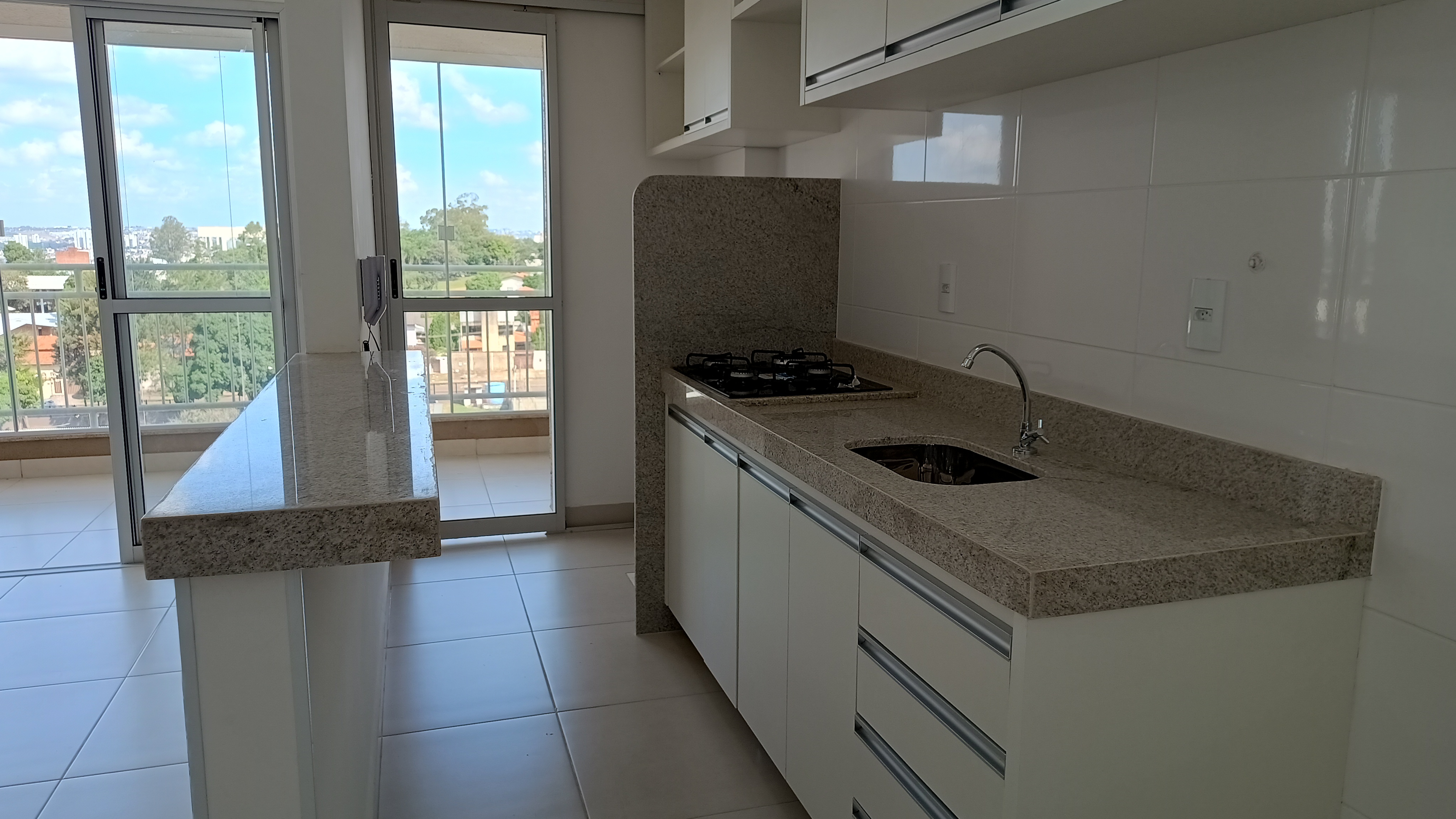 Apartamento à venda com 3 quartos, 75m² - Foto 2