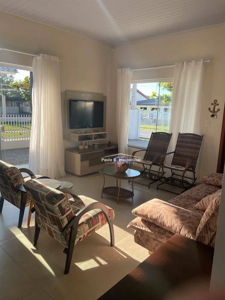 Casa, 6 quartos, 220 m² - Foto 1