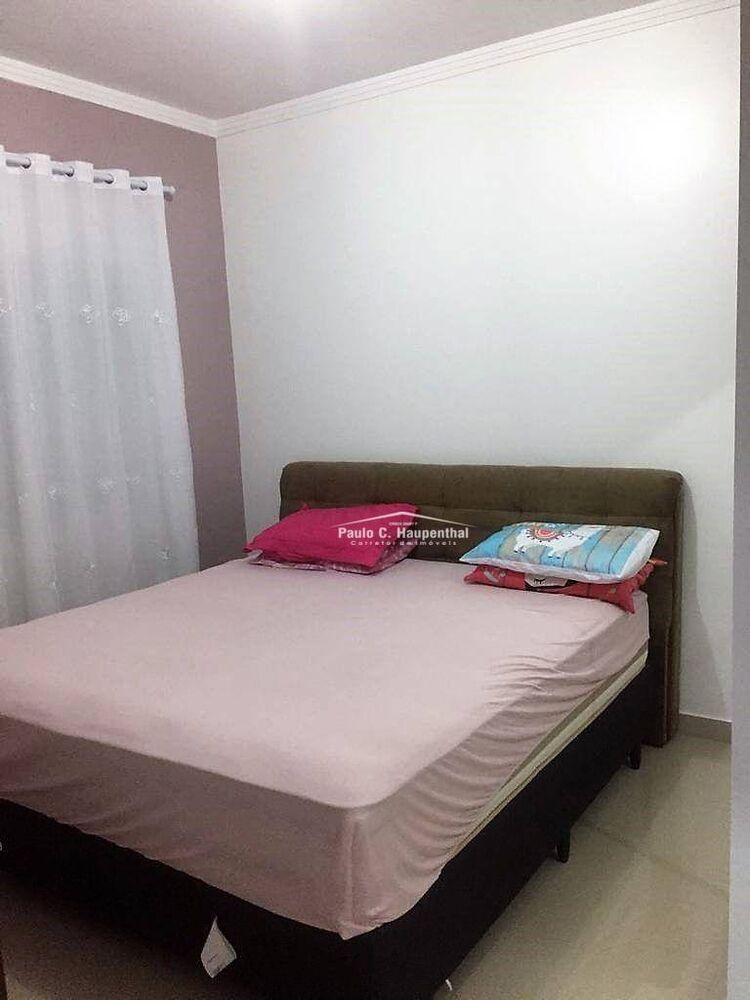 Casa à venda com 2 quartos, 56m² - Foto 4