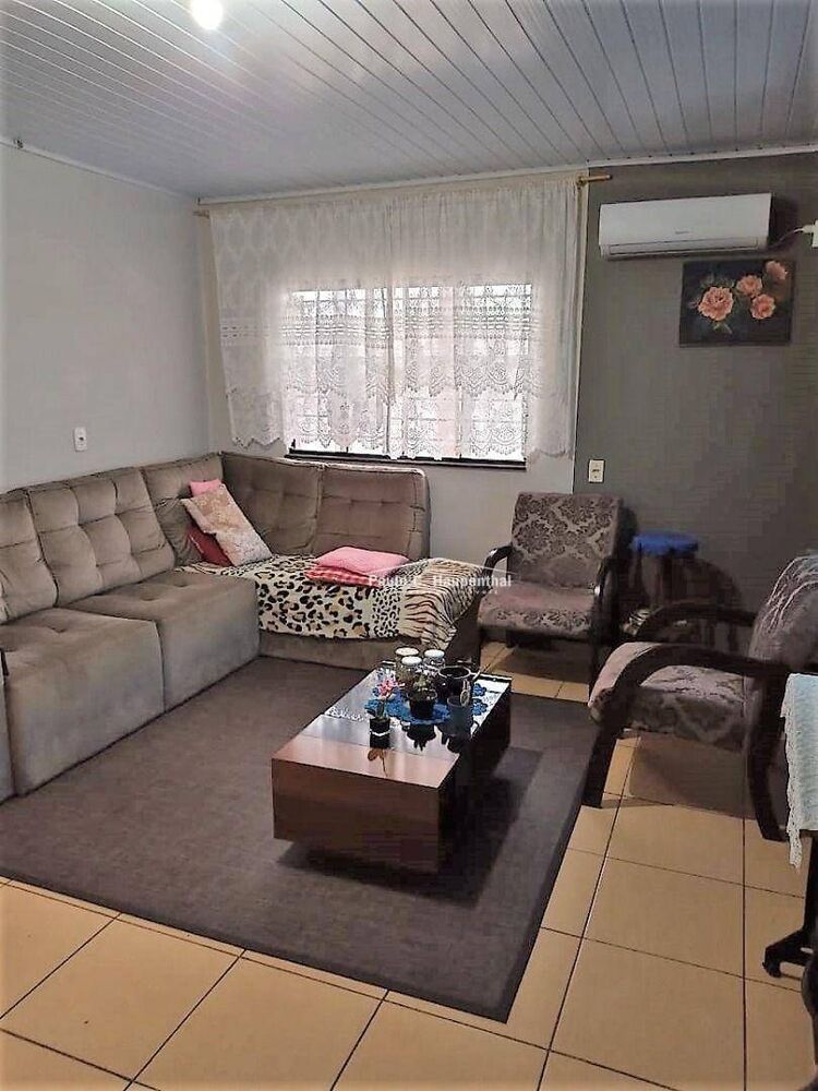 Casa à venda com 4 quartos, 240m² - Foto 1