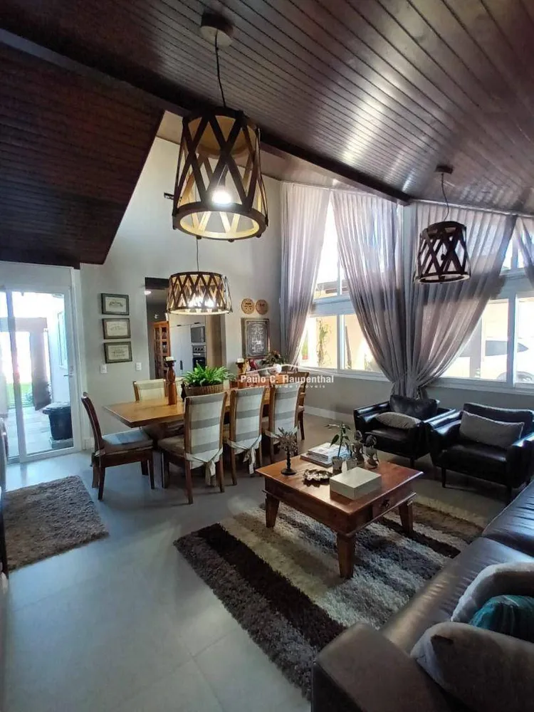 Casa, 3 quartos, 250 m² - Foto 1