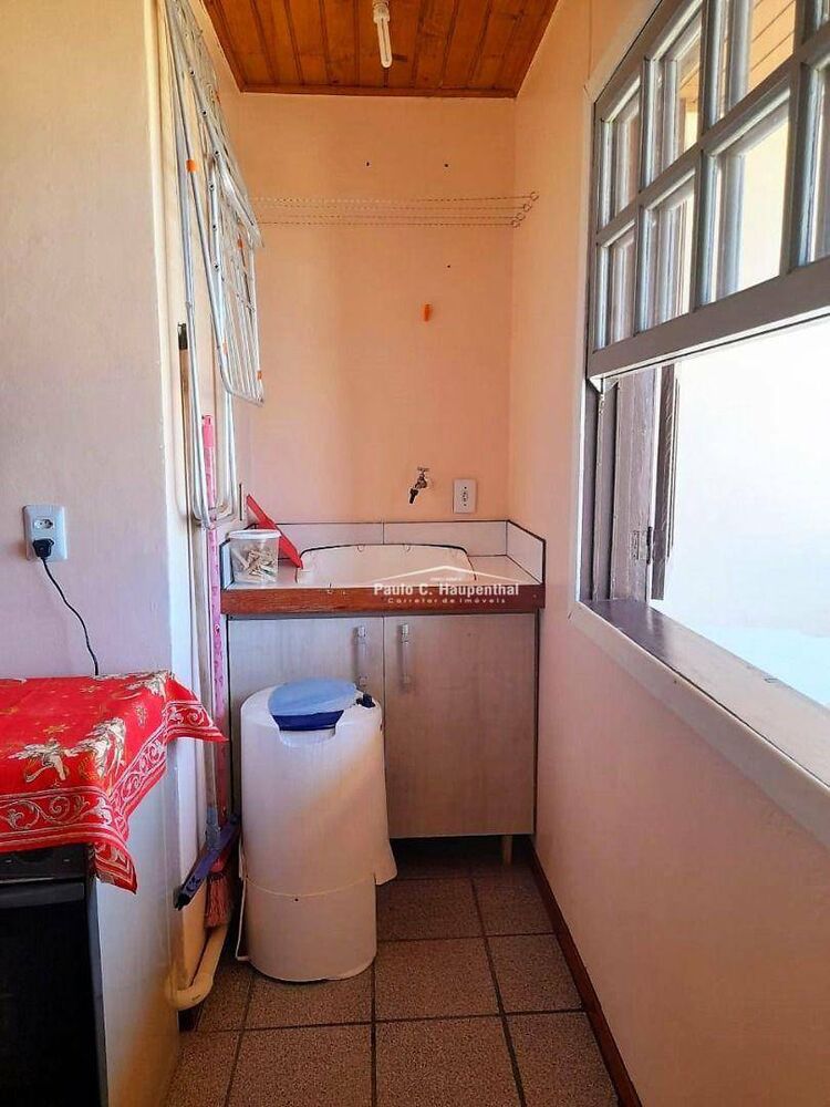Casa à venda com 8 quartos, 271m² - Foto 4