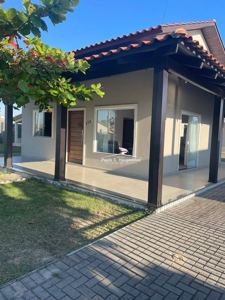 Casa à venda com 6 quartos, 220m² - Foto 2