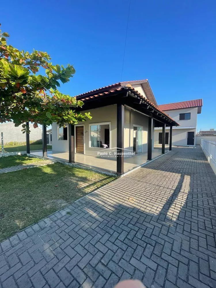 Casa à venda com 6 quartos, 220m² - Foto 1